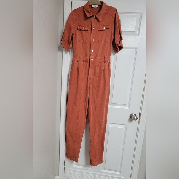 ESSENTIEL ANTWERP Bumpsuit Short Sleeve DUNGAREES In fire Orange. - Picture 4 of 16